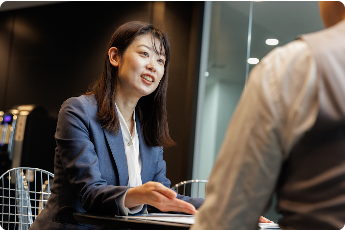 写真：講師がアドバイスする様子